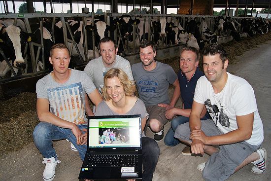Das Redaktionsteam der Internetseite vredener-bauernfamilien.de will jetzt durchstarten (v.l.): Daniel Siegmund, Bernd E&szlig;eling; Silke Bengfort, Hendrik Hubbeling, Hubert Bengfort und Thomas Siehoff. Diese und weitere Vredener Landwirte betreuen die Info-Homepage ehrenamtlich. Foto: &copy; Stephan Wolfert