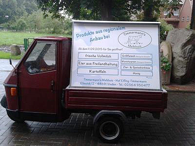 Wagen mit Melkhuiswerbung.Foto: &copy; Fam. Timmermann